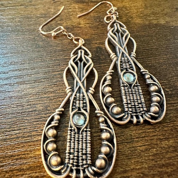 Experience Unique Elegance with Our Handcrafted Bohemian Copper Wire-Wrapped - Picture 6 of 8